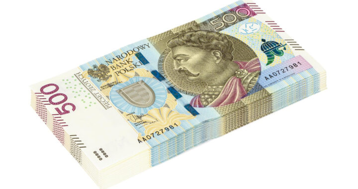 heap-500-pln-banknotes-white-background